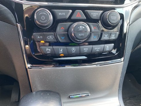 Used 2022 Jeep Grand Cherokee Laredo X image 11