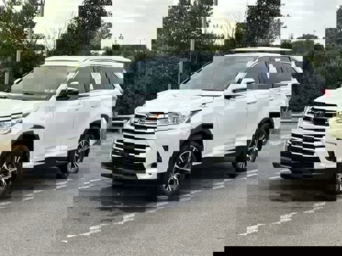 Used 2019 Toyota Highlander LE image 1