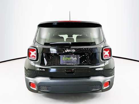 Used 2018 Jeep Renegade Latitude image 7
