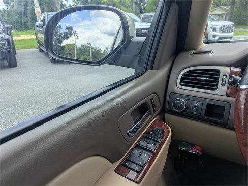 Used 2014 Chevrolet Suburban LT image 25