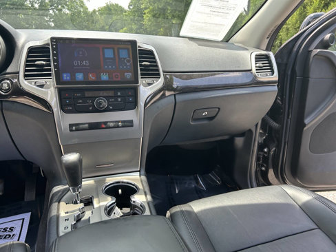 Used 2011 Jeep Grand Cherokee Laredo image 30