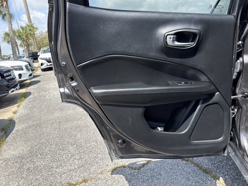 Used 2020 Jeep Compass Latitude image 33