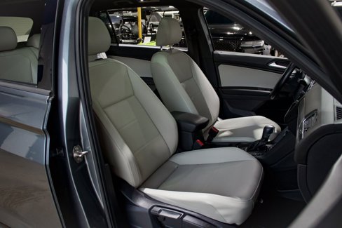 Used 2020 Volkswagen Tiguan SE R-Line image 31