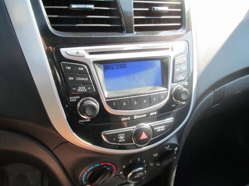Used 2012 Hyundai Accent SE image 15