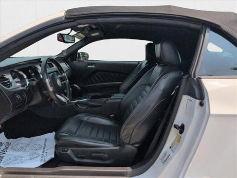 Used 2010 Ford Mustang GT Premium image 15