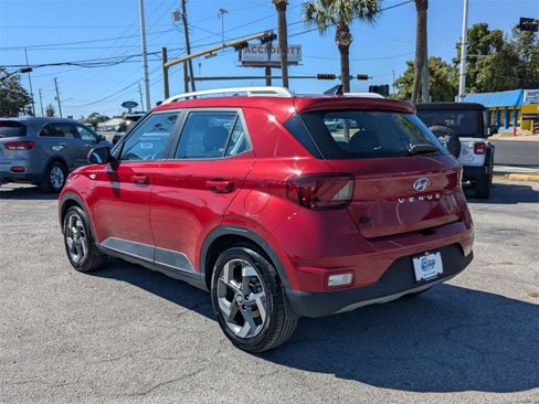 Used 2022 Hyundai Venue Limited image 8