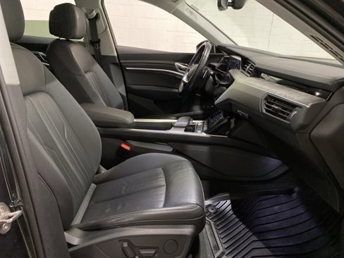 Used 2021 Audi e-tron Premium w/ Black Optic Package image 83