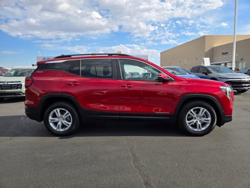 Used 2022 GMC Terrain SLE w/ Driver Convenience Package image 6