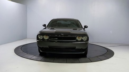 Used 2010 Dodge Challenger SE image 2