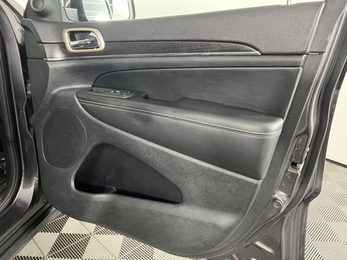 Used 2014 Jeep Grand Cherokee Limited image 16