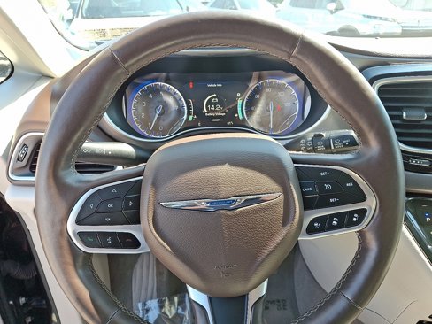 Used 2019 Chrysler Pacifica Touring-L Plus w/ Advanced Safetytec Group image 19