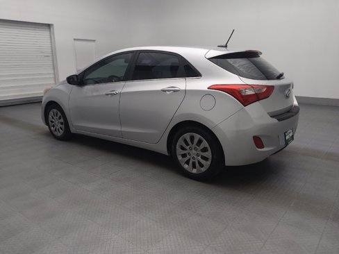 Used 2016 Hyundai Elantra GT image 3