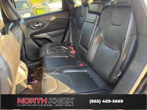 Used 2019 Jeep Cherokee Limited w/ Technology Group image 11