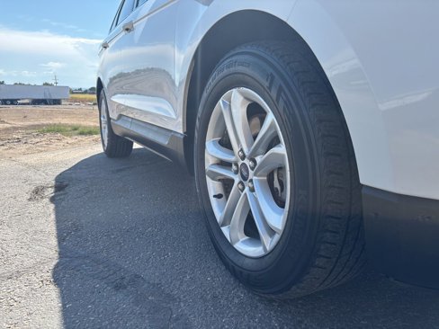 Used 2020 Ford Edge SEL image 4