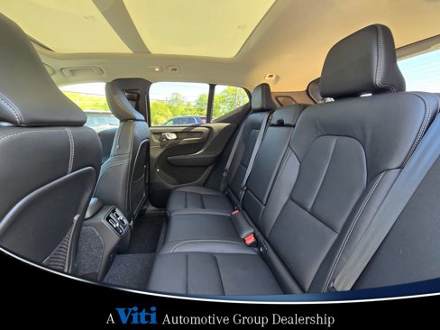 Used 2024 Volvo XC40 B5 Plus w/ Protection Package Premier image 11