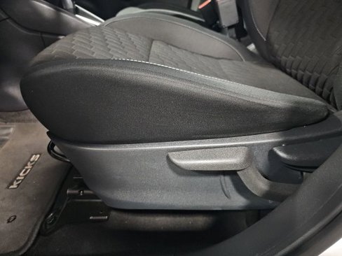 Used 2021 Nissan Kicks S image 22