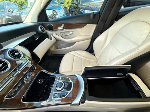 Used 2017 Mercedes-Benz C 300 Sedan image 18