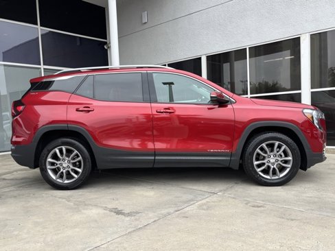 Certified 2022 GMC Terrain SLT image 2