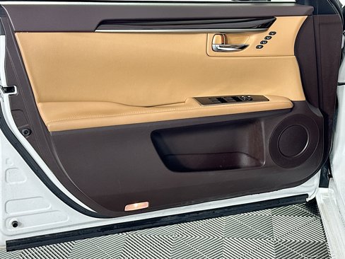 Used 2017 Lexus ES 300h image 19