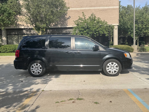 Used 2018 Dodge Grand Caravan SE w/ UConnect Hands-Free Group image 7