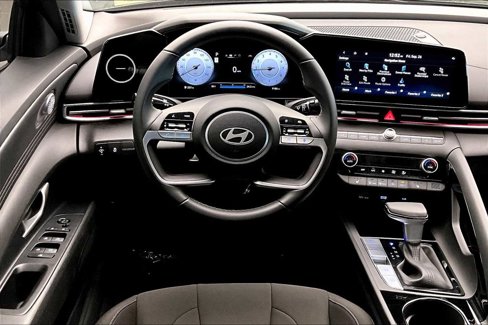 Used 2024 Hyundai Elantra SEL w/ Convenience Package image 5