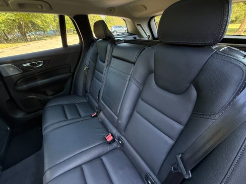 Used 2020 Volvo V60 T5 Cross Country image 26