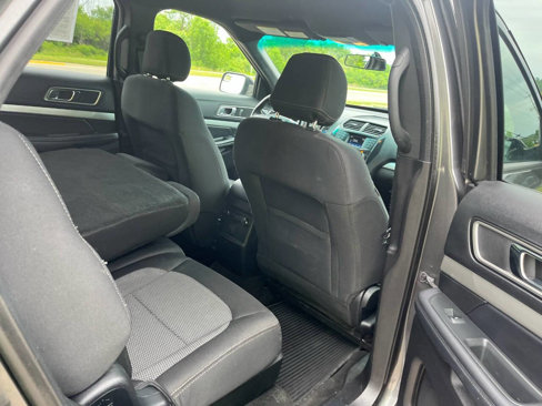 Used 2017 Ford Explorer XLT image 32