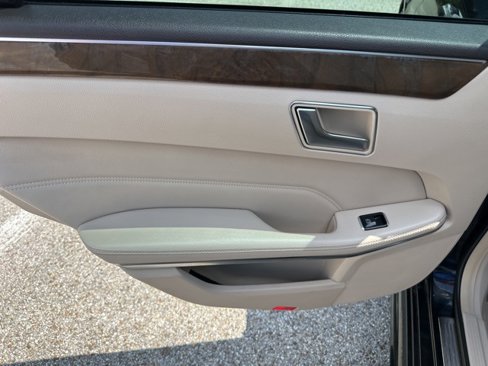 Used 2014 Mercedes-Benz E 350 Sedan image 34