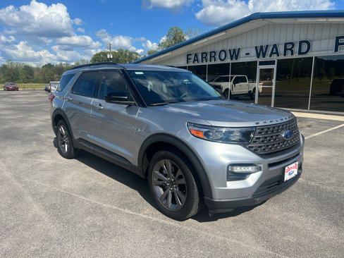 Used 2022 Ford Explorer XLT w/ Equipment Group 202A image 4