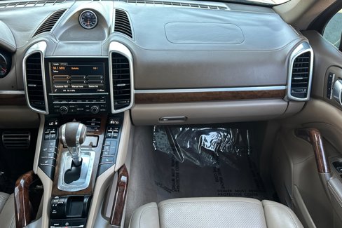 Used 2014 Porsche Cayenne S image 35