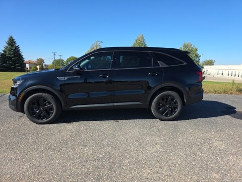 Used 2021 Kia Sorento S w/ Panoramic Sunroof Package image 2