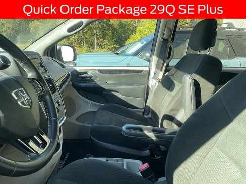 Used 2015 Dodge Grand Caravan SE image 5