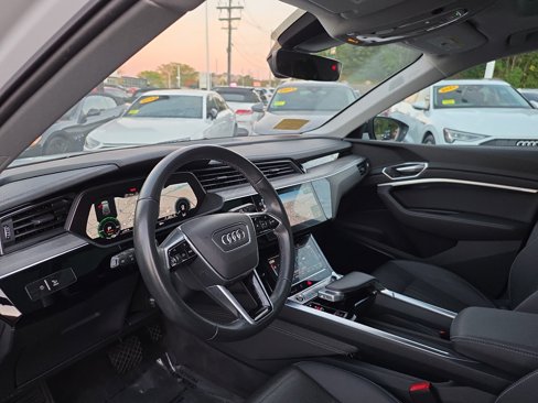 Used 2022 Audi e-tron Premium Plus w/ Premium Plus Package image 26