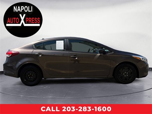 Used 2017 Kia Forte LX image 2