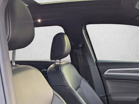 Used 2021 Volkswagen Atlas Cross Sport SE w/ Panoramic Sunroof Package image 19