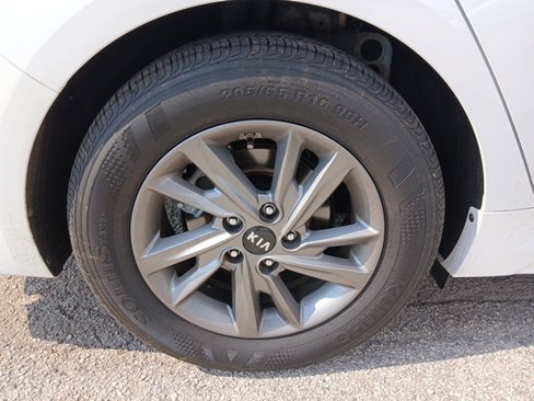 Used 2020 Kia Optima LX image 9