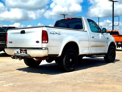 Used 2003 Ford F150 XLT image 2