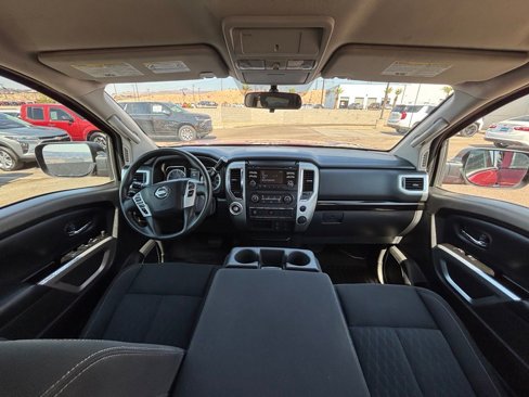 Used 2017 Nissan Titan SV image 18