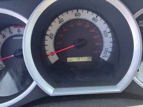 Used 2011 Toyota Tacoma PreRunner image 9