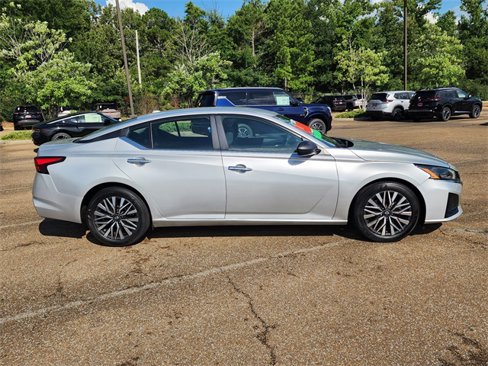 Used 2024 Nissan Altima 2.5 SV image 24