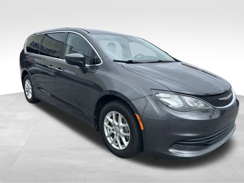 Used 2017 Chrysler Pacifica LX image 3