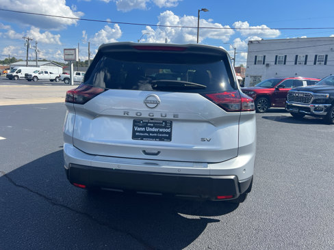 Used 2024 Nissan Rogue SV image 5