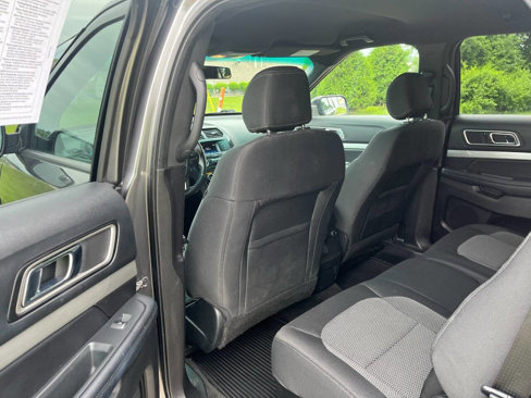Used 2017 Ford Explorer XLT image 25