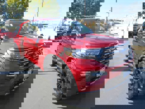 Used 2020 Ford Explorer XLT w/ Equipment Group 202A image 6
