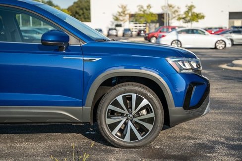 Certified 2022 Volkswagen Taos SE image 35
