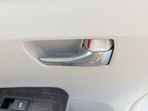 Used 2014 Toyota Venza LE image 35