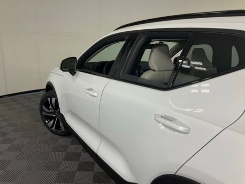 New 2025 Volvo XC40 B5 Plus w/ Protection Package Premier image 35