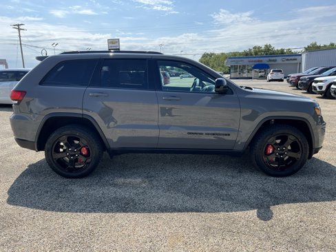 Used 2020 Jeep Grand Cherokee Laredo image 6