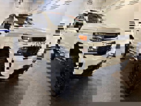 Used 2019 Chevrolet Silverado 1500 Custom w/ Custom Value Package image 2