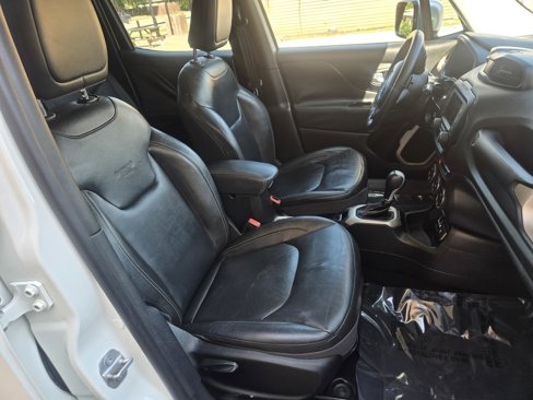 Used 2016 Jeep Renegade Limited image 9